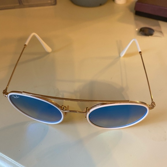 White Rounded blue lens ray bans - Picture 3 of 7
